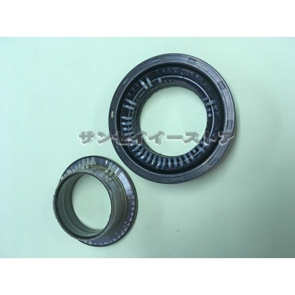 画像2: クボタ 純正 ロータリー用  爪軸サポートケース側  軸付オイルシール   (2)