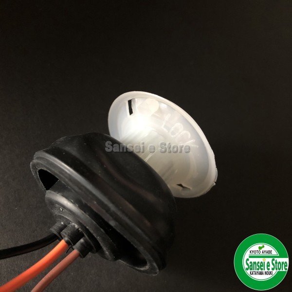 画像3: クボタトラクター用  ヘッドランプ ソケット 1個   (3)