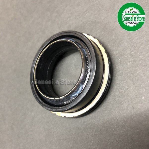 画像2: クボタ 純正 トラクター用  前輪ハブ軸 軸付オイルシール   (2)