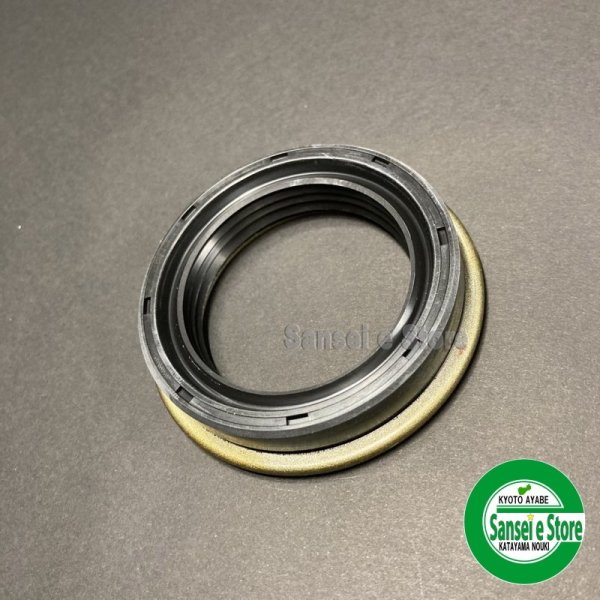 画像2: クボタ 純正 トラクター用  後輪軸オイルシール  (2)