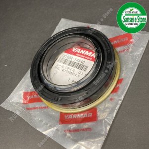ヤンマー トラクター チェーンケース爪軸のオイルシールとキャップ