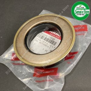 ヤンマー トラクター チェーンケース爪軸のオイルシールとキャップ