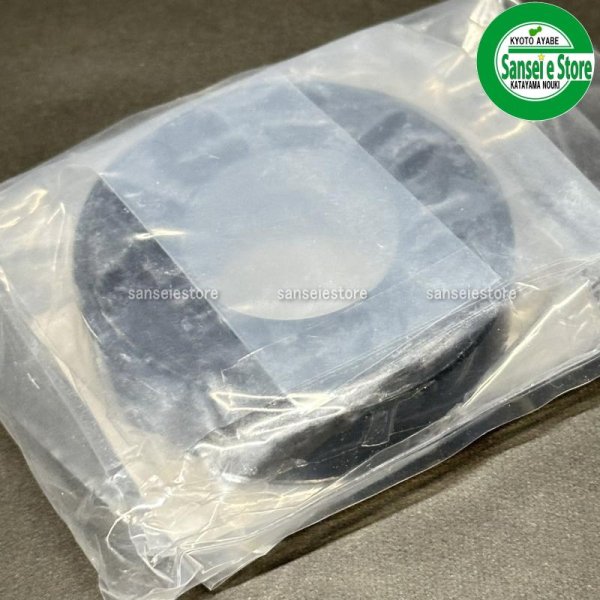 画像2: イセキ 純正 トラクター  ロータリーサポート側  軸付きオイルシール  (2)