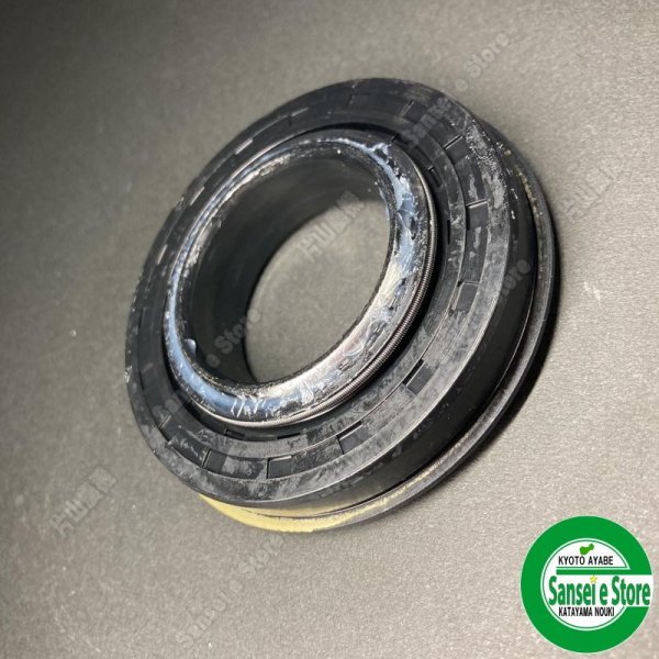 画像2: クボタ 純正 ロータリー用  爪軸サポートケース側  軸付オイルシール  (2)