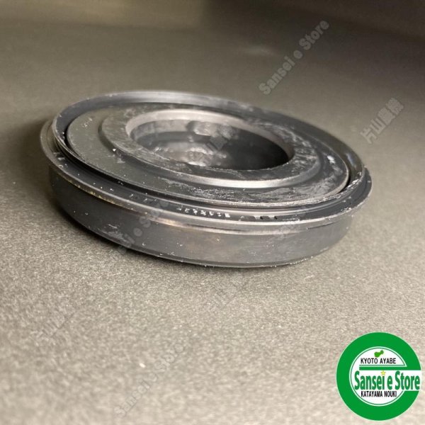 画像4: クボタ 純正 ロータリー用  爪軸サポートケース側  軸付オイルシール  (4)