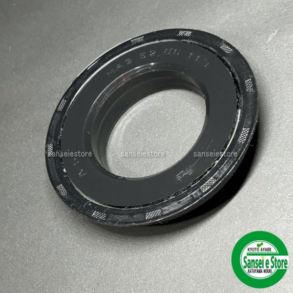 画像2: クボタ 純正 トラクター用  後車軸 オイルシール  (2)