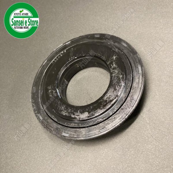 画像2: クボタ 純正 ロータリー用  爪軸チェーンケース側  軸付オイルシール   (2)