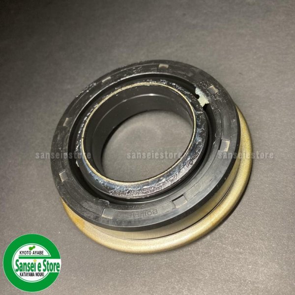 画像2: ヤンマー 純正 トラクター用  前車軸(縦軸・横軸) チェーンケース爪軸 オイルシール  (2)