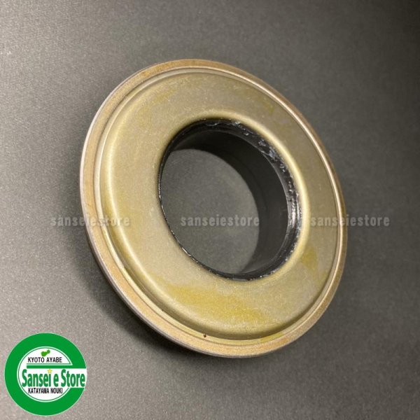 画像1: ヤンマー 純正 トラクター用  前車軸(縦軸・横軸) チェーンケース爪軸 オイルシール  (1)