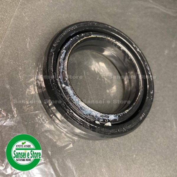 画像2: ヤンマー 純正 トラクター用  前輪横軸オイルシール  (2)